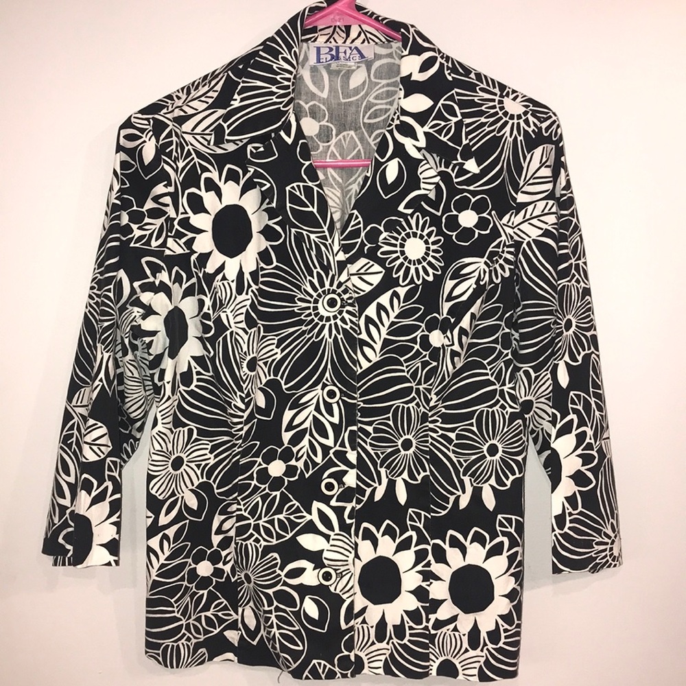 BFA black/white flowered blouse. 3/4 sleeve. M